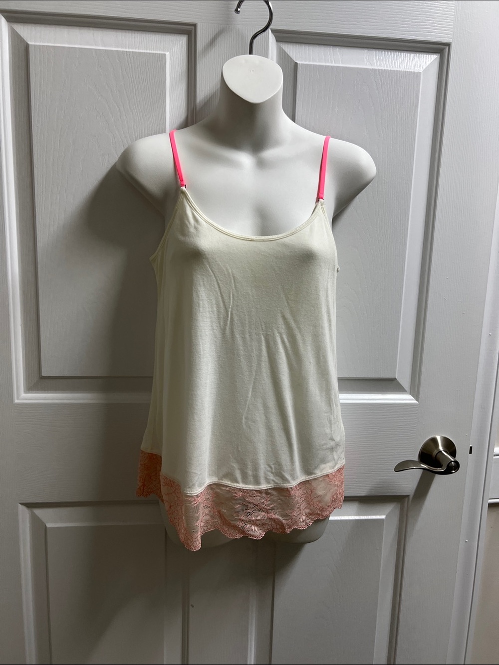 American Eagle Outfitters Cream Cami top Peach Lace small S built in bra